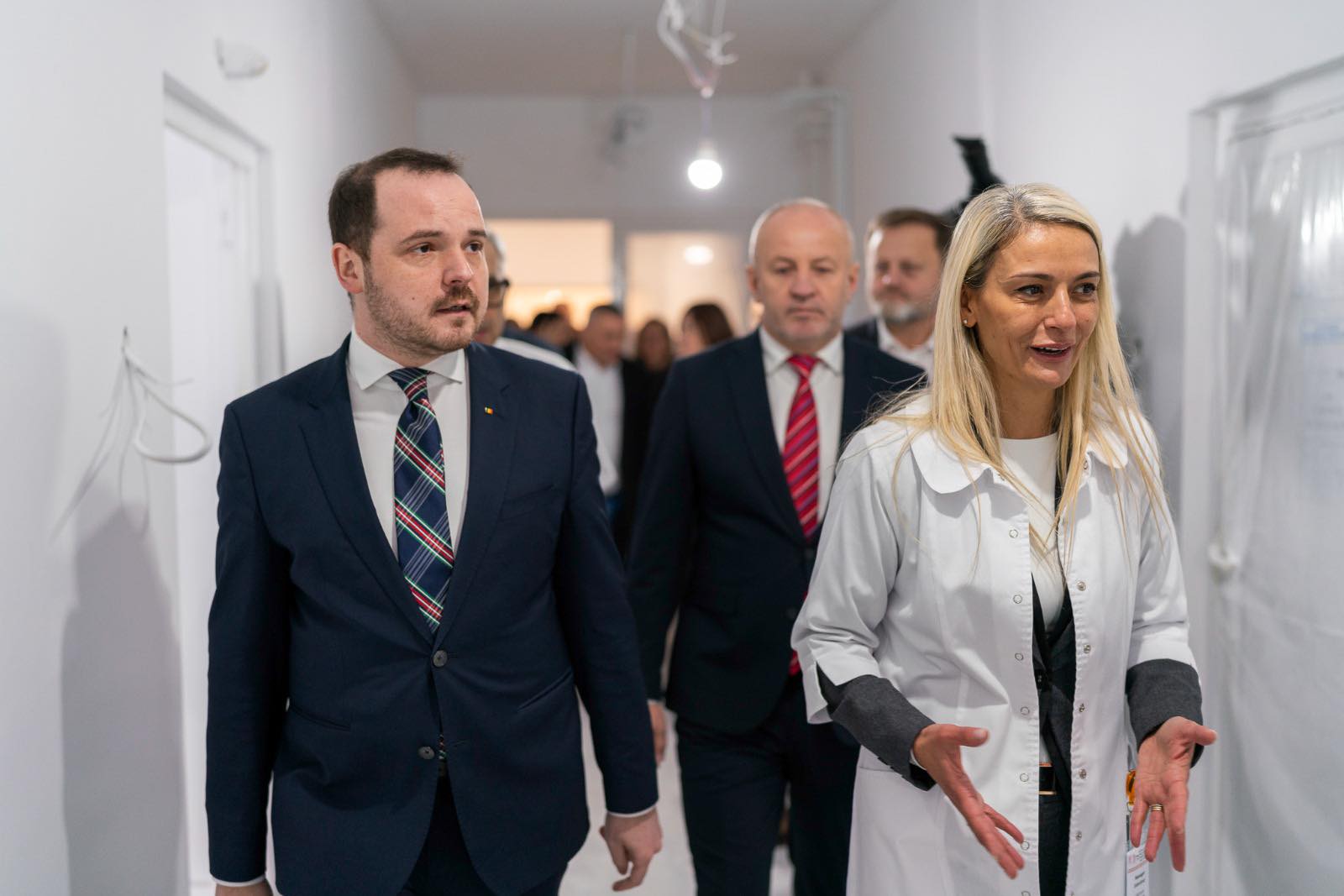 România își întărește sistemul de urgență cardiovasculară, extinzând rețeaua Unităților de Supraveghere și Tratament Avansat Ministerul Sănătății anunță oficial extinderea rețelei de Unități de Supraveghere și Tratament Avansat al Pacienților Cardiaci Critici (AP-USTACC), un pas esențial în dezvoltarea unor servicii medicale mai eficiente pentru pacienții aflați în situații de urgență cardiovasculară
