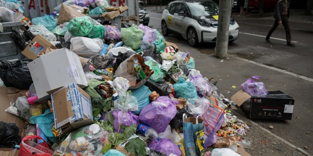 Consiliul Local al Sectorului 1 a aprobat marți, 31 martie 2026, studiul de oportunitate pentru înființarea unei societăți proprii de salubritate, un pas important în reorganizarea serviciilor municipale de gestionare a deșeurilor