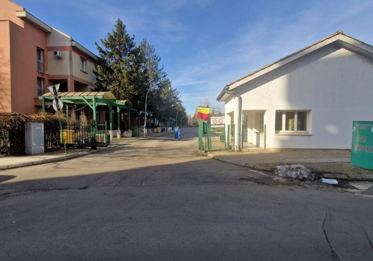 Primăria Capitalei se confruntă cu o situație financiară dificilă legată de un apartament din Satul Francez, ocupat de Partidul Ecologist Român, care a acumulat datorii uriașe către administrație