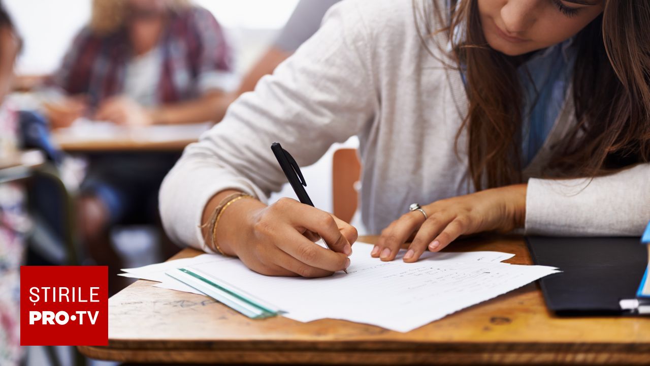 Simularea Evaluării Naționale 2026: un test crucial pentru elevii de clasa a VIII-a, cu tensiuni și reguli stricte La scurt timp după încheierea sesiunii de simulare, elevii de clasa a VIII-a își reiau cursurile și se pregătesc pentru examenele oficiale, programate pentru luna iunie