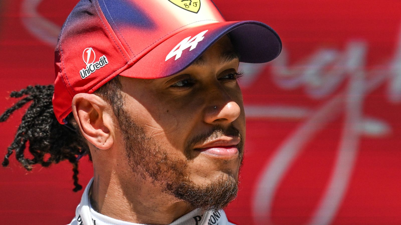 Lewis Hamilton a sugerat că Mercedes are un avans de putere în motorizare, pe care nu îl arată întotdeauna în timpul sesiunilor de calificare, în timp ce echipa germană a dominat primele trei etape de calificări la Marele Premiu al Chinei din Shanghai
