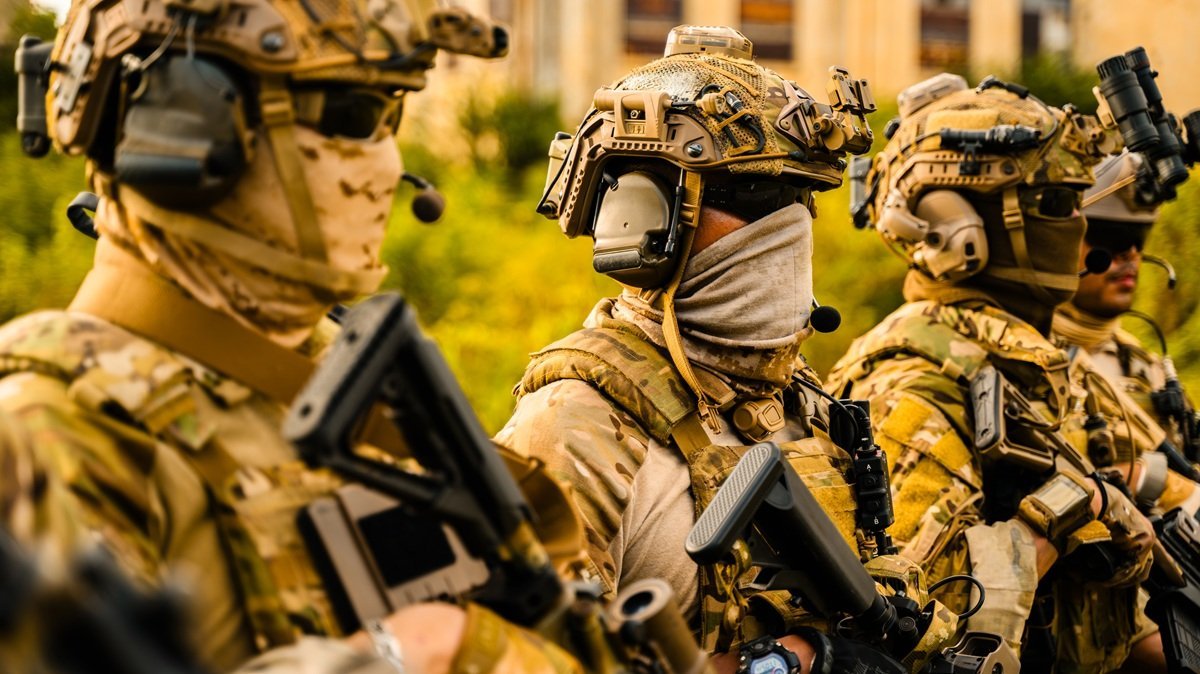 Statele Unite au intensificat în ultimele zile campania militară împotriva Iranului, utilizând în mod activ arme modernizate cu inteligență artificială, ca parte a unei operațiuni cunoscute sub numele de Epic Fury