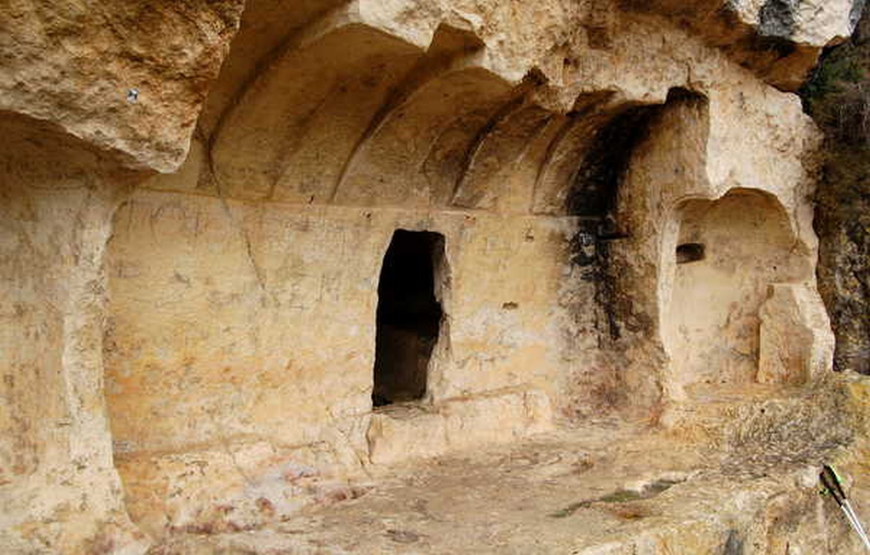Ascunsă în adâncurile stâncoase ale nordului Spaniei, o comunitate medievală a trăit aproape cinci secole într-o izolare completă, departe de orașe și centre comerciale ale vremurilor
