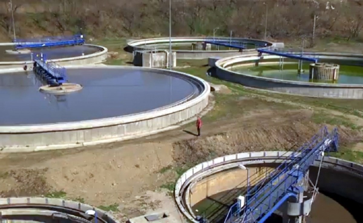 Stare de urgență într-un oraș din Prahova: statia veche de epurare, o sursă de datorii uriașe Conform informațiilor recente, stația veche de epurare a Ploieștiului, construită între anii 1965 și 1970, a devenit o adevărată povară administrativă și financiară pentru municipalitate