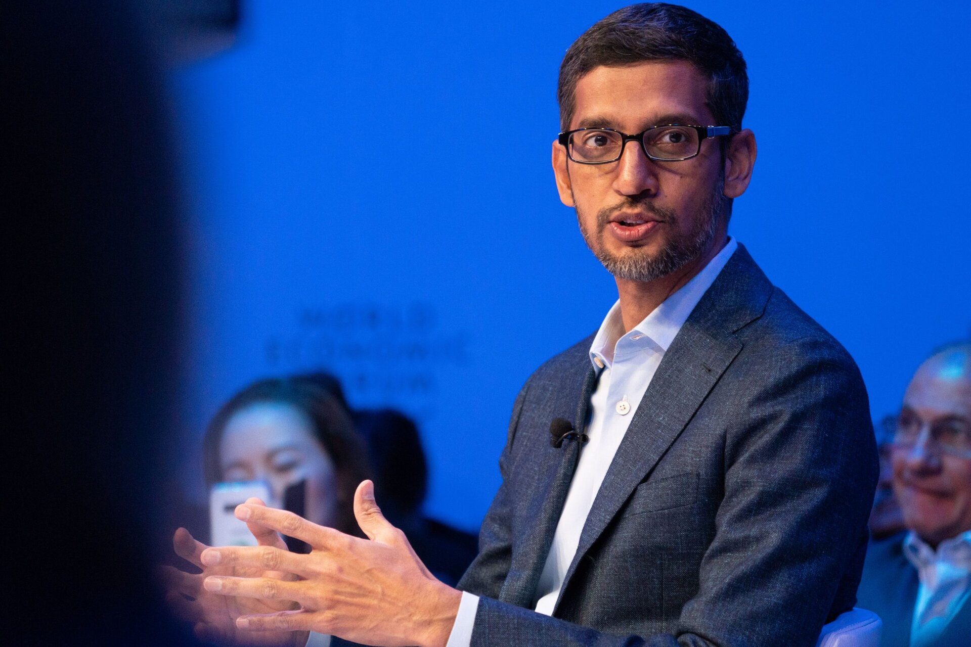Sundar Pichai, posibil cel mai bine plătit director executiv din tehnologie, pregătește o remunerație colosală de aproape 700 de milioane de dolari pentru următorii trei ani Imaginează-ți un top al celor mai bine plătiți lideri din industria tehnologică și vei vedea că numele Sundar Pichai, CEO-ul Google și al firmei-mamă Alphabet, se află în fruntea listei