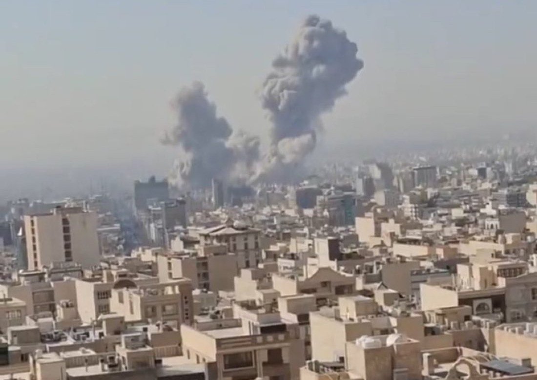 Conflictul din Orientul Mijlociu escaladează: Războiul intră în a doua săptămână și poate dura încă o lună Criza din Orientul Mijlociu, declanșată de recentele bombardamente și atacuri aeriene, pare departe de a se arăta a fi soluționată în următoarele zile