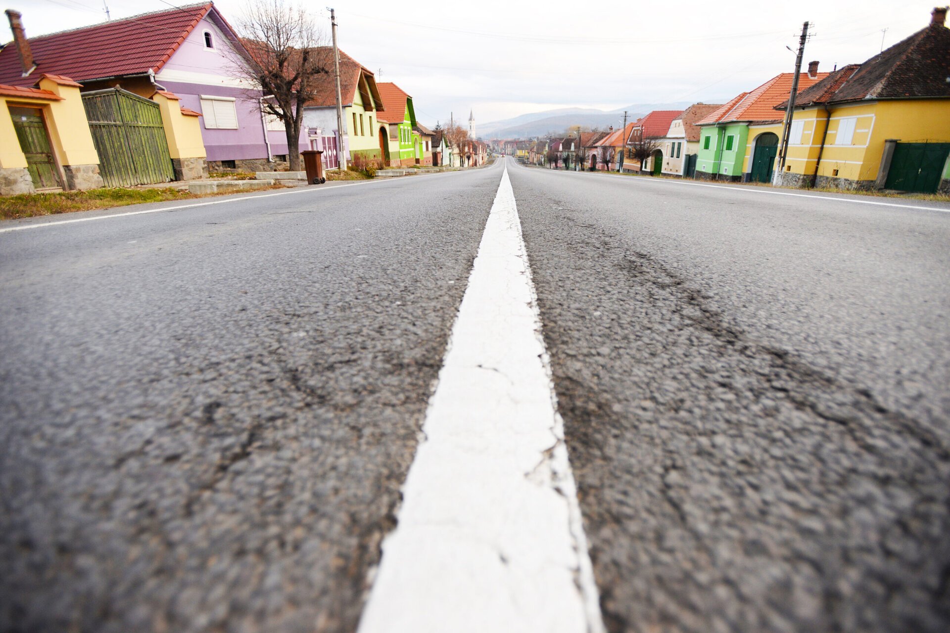Traficul rutier pe DN 3 Constanța – Murfatlar, una dintre arterele principale din județul Constanța, a fost grav afectat în dimineața acestei zile din cauza unui lanț de evenimente rutiere, soldate cu patru accidente