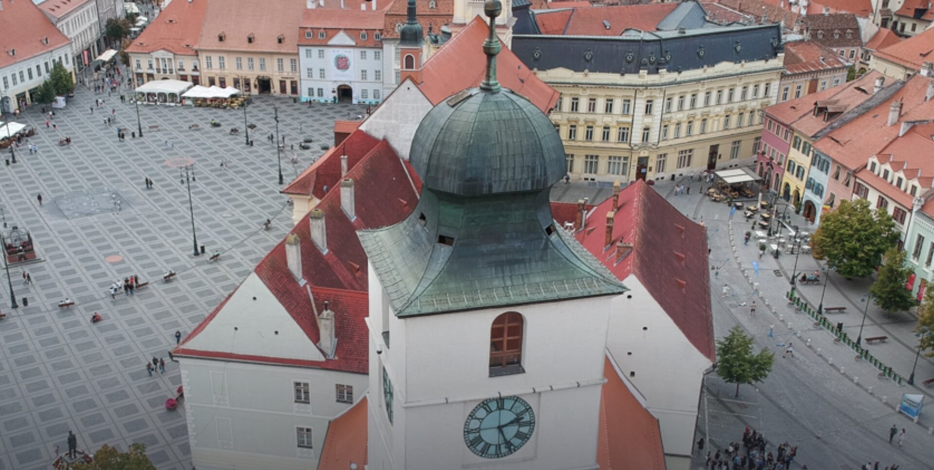Capsula timpului de la Turnul Sfatului din Sibiu aduce la lumină documente de 200 de ani despre ciuma în Țara Românească și Moldova