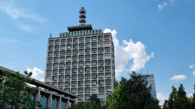 Televiziunea Publică în fața unui necesar crucial de investiții pentru asigurarea continuității Unul dintre cele mai importante evenimente din domeniul mass-media din România a avut loc luni la Palatul Parlamentului, unde s-a discutat despre viitorul Televiziunii Române (TVR) și despre eforturile necesare pentru a asigura sustenabilitatea sa în contextul fondurilor alocate
