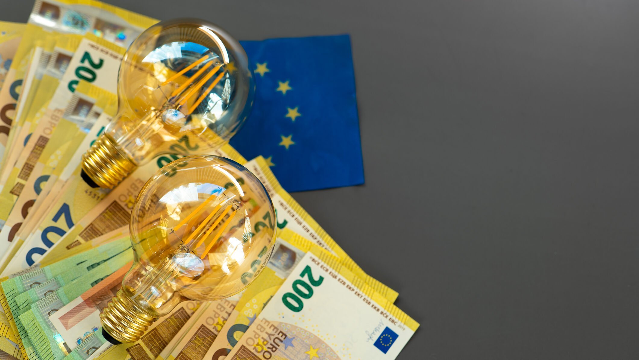 Uniunea Europeană caută soluții urgente pentru reducerea prețurilor la energie, într-un efort concertat de a sprijini industria europeană aflată sub presiune din cauza costurilor crescute ale electricității și gazelor naturale