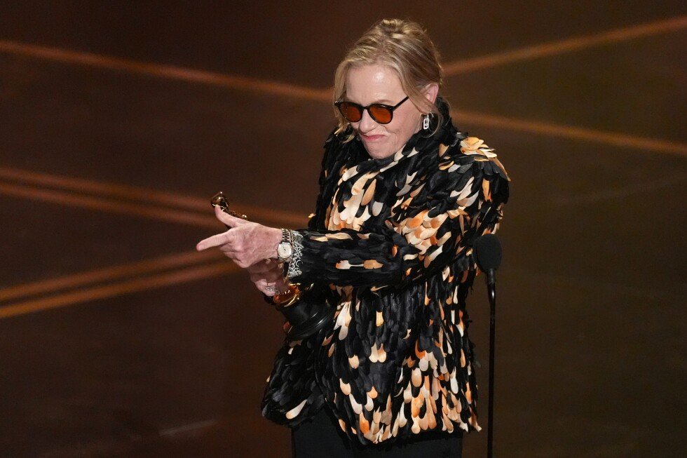Amy Madigan a câștigat Premiul Oscar pentru cea mai bună actriță în rol secundar, marțea trecută, în cadrul galei din Hollywood, pentru interpretarea soției posedate Gladys în filmul supranatural „Weapons”