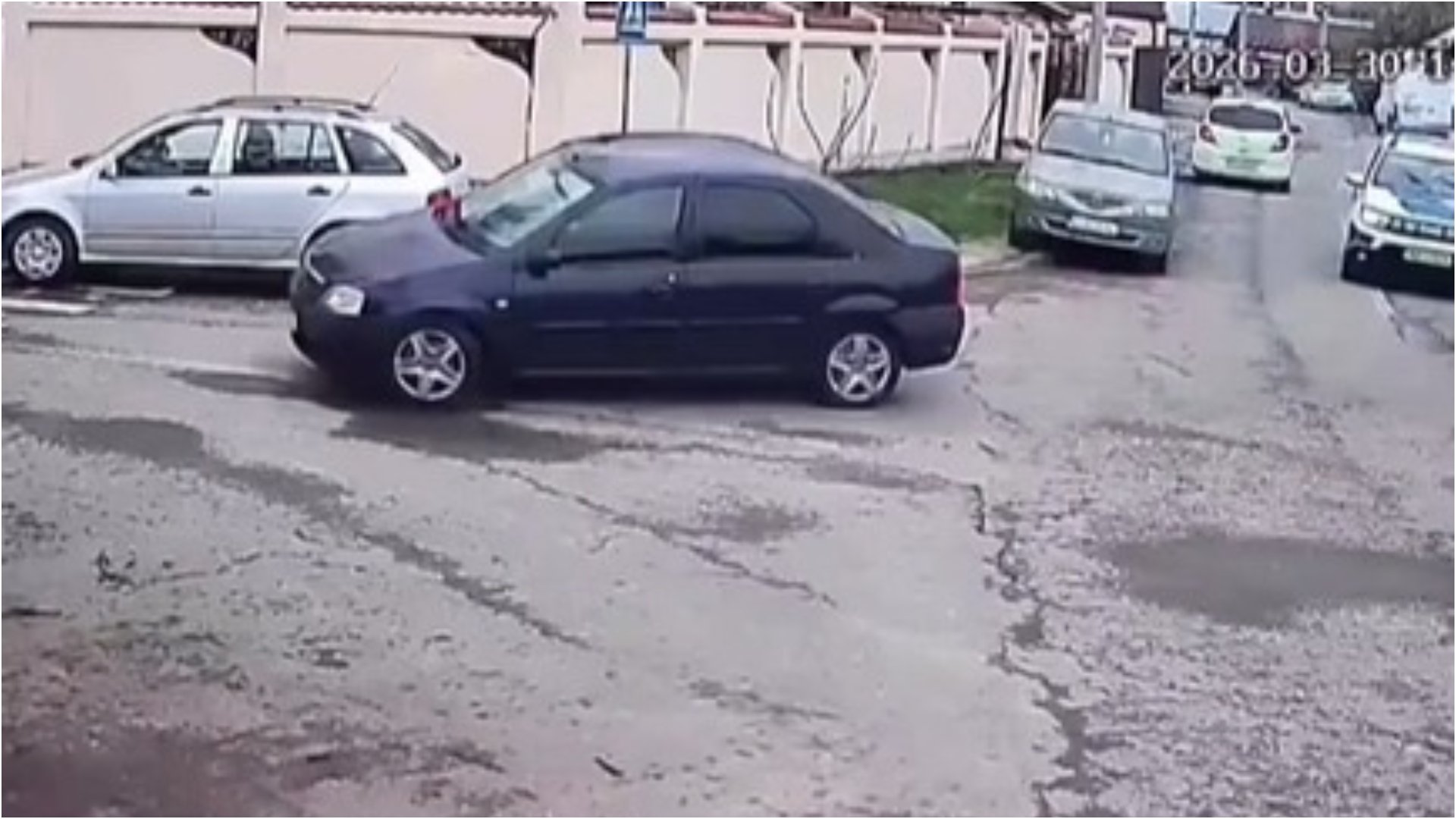 Urmărire dramatică pe străzile din Buftea: șofer fără permis, focuri de armă și arestare rapidă O urmărire demnă de scene din filmele de acțiune s-a desfășurat recent pe străzile din Buftea, județul Ilfov, culminând cu prinderea unui bărbat care a pus în pericol siguranța rutieră și a sfidat autoritățile