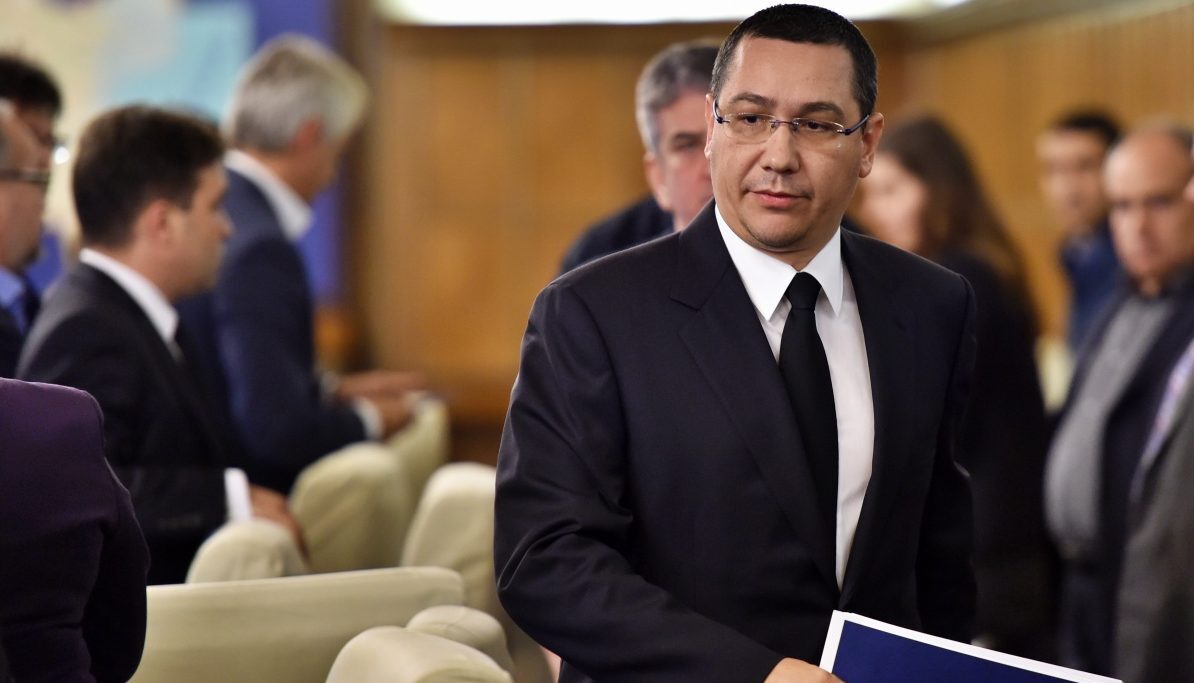 Victor Ponta acuză Oana Țoiu că a blocat afară fata sa din avion, ministrul explică criterii clare