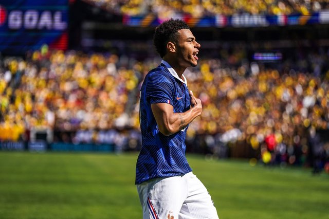 Echipa națională a Franței a învins duminică seara Columbia cu scorul de 3-1 într-un meci amical disputat pe teren neutru, la Northwest Stadium din Landover, Maryland