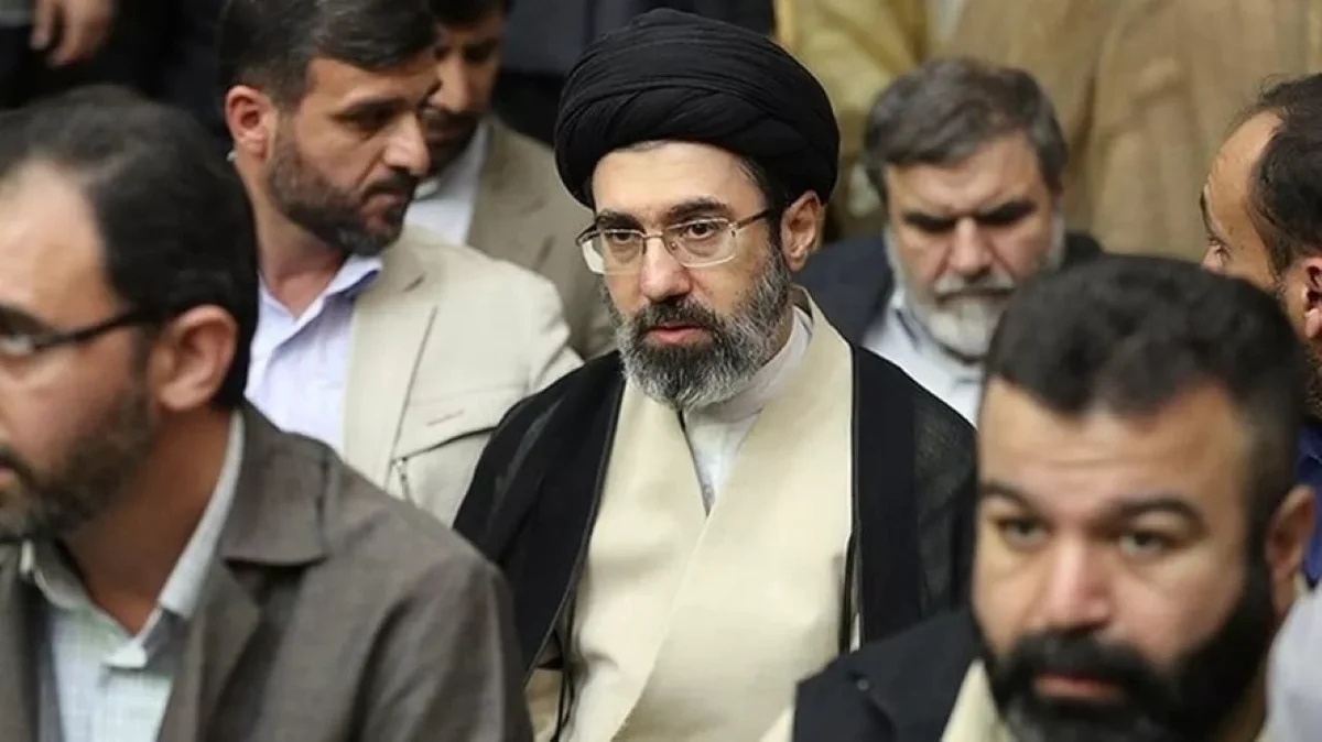 După asasinarea recentă a ayatollahului Ali Khamenei, liderul suprem al Iranului, într-o mutare surprinzătoare și tensionată, autoritățile de la Teheran au anunțat desemnarea noului lider