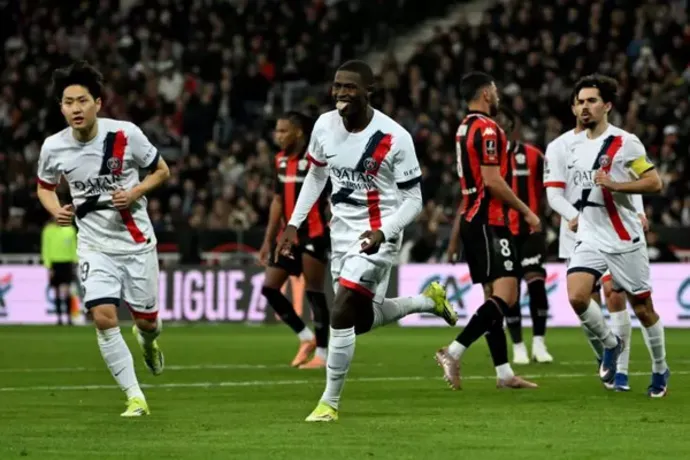 Paris Saint-Germain își menține lupta pentru titlu în Ligue 1, după o serie de rezultate pozitive înaintea duelurilor cruciale din finalul sezonului