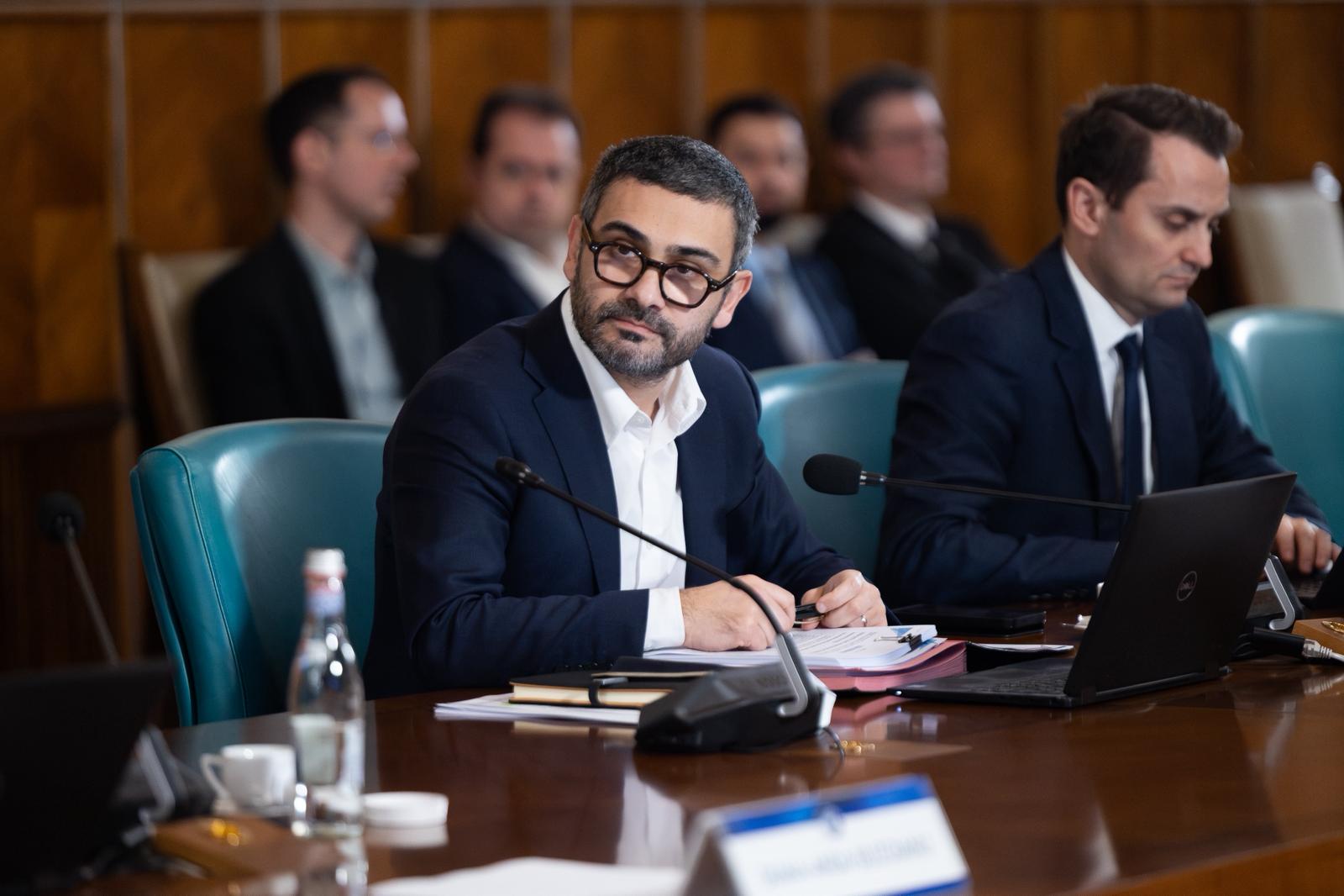 Băieți „deștepți” la pază: Bolojan și Manole închid robinetul cu bani