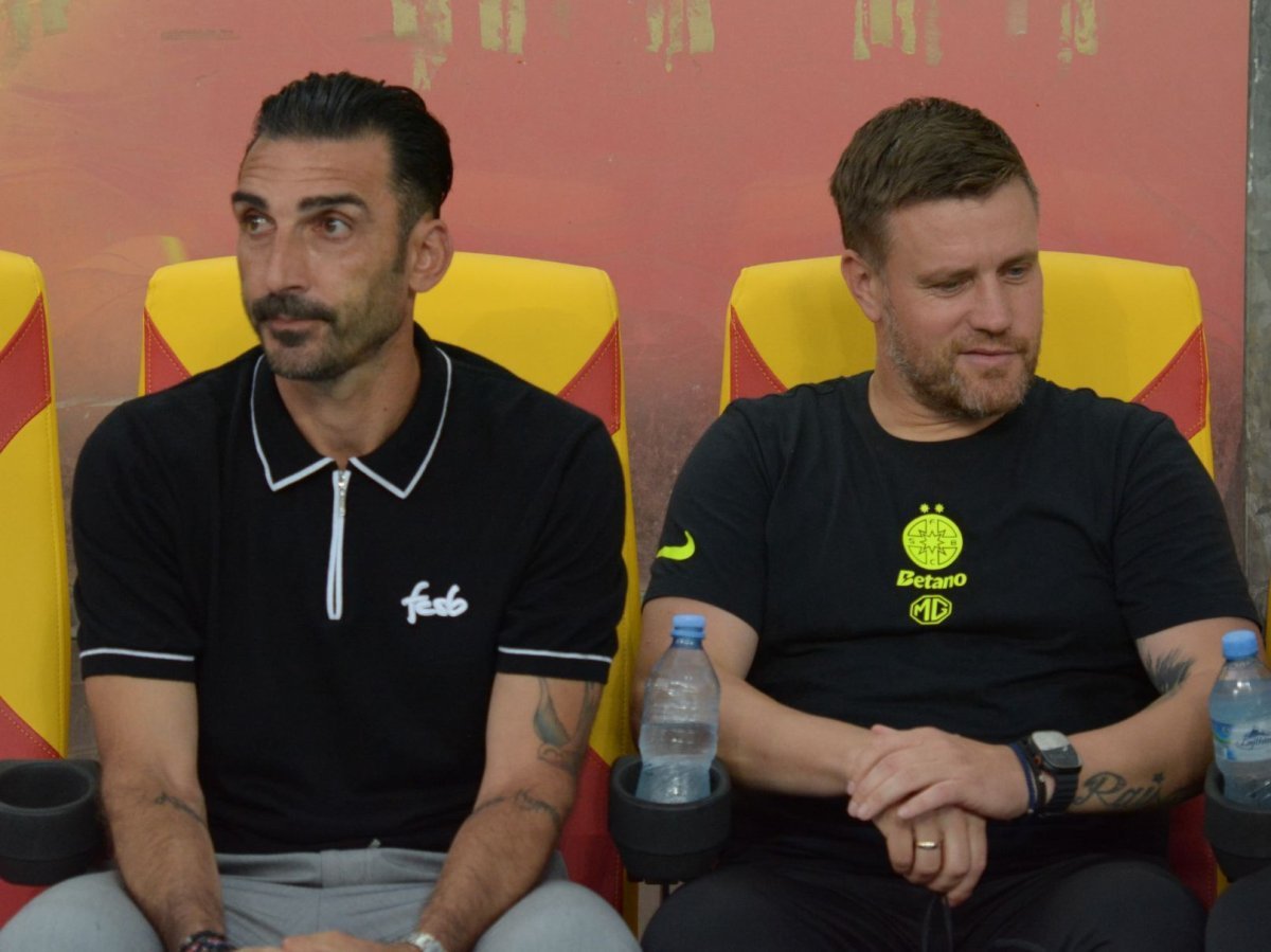 Un fost antrenor de la FCSB, surprins la un meci din campionatul cipriot, discută despre o posibilă revenire Tehnicianul cipriot Charalambous, fost antrenor al FCSB și actual consilier tactic, a fost remarcat duminică la un meci din play-out-ul campionatului din Cipru, între Ethnikos Achnas și Anorthosis Famagusta