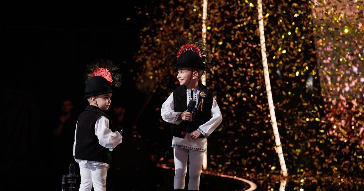 Frații Eric și Eduard Radu, de 7 și 3 ani, au atras atenția publicului și a juraților în cea mai recentă ediție a show-ului „Românii au talent”, unde au primit Golden Buzz de la Pavel Bartoș pentru un moment de muzică populară interpretat pe scenă