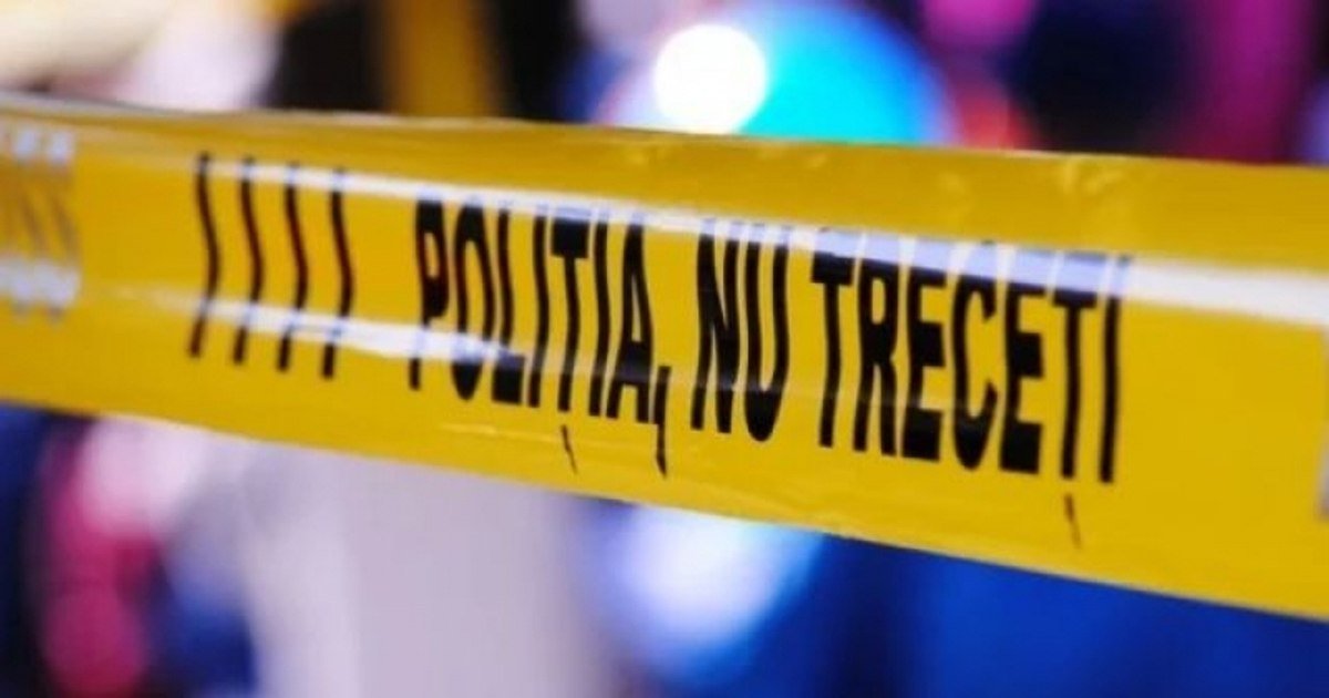 Tragedie la Pitești: un copil de 12 ani a murit după ce a căzut de la etajul patru al apartamentului în care locuia Un copil de 12 ani instituționalizat într-un apartament de tip familial din Pitești a murit luni, 6 aprilie, după ce a căzut de la etajul patru al blocului în care locuia împreună cu alți minori