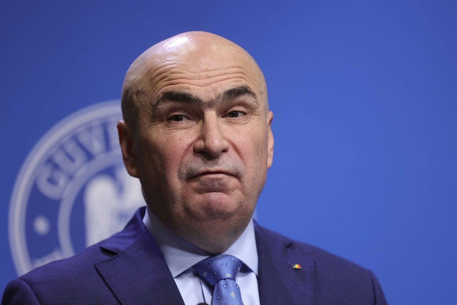 E Bolojan „Ilie Sărăcie”? Răspunsul consilierului BNR, pe banii statului