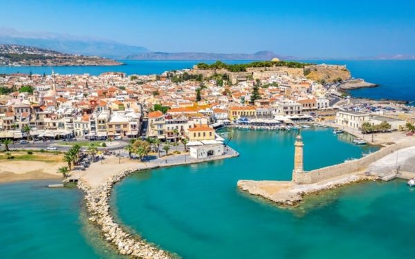 Grecia, restricții pentru femei: Amenzi de 3.000 euro din vară