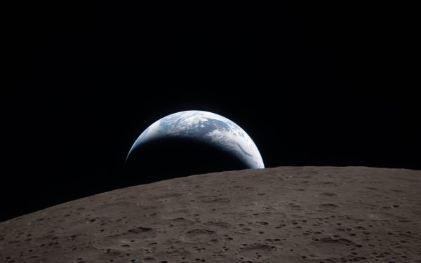 Lună, un tablou viu: Misiunea ARTEMIS II dezvăluie culori neașteptate