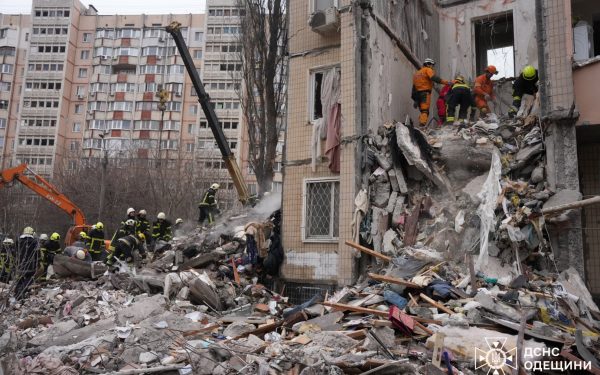 Atacuri rusești: Coșmar la Kiev, Odesa și Dnipro, cel puțin 12 morți, crime de război