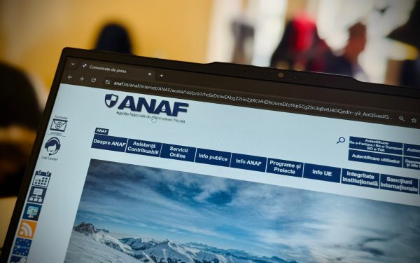 ANAF te sună și cere date? Închide! E țeapă sigură
