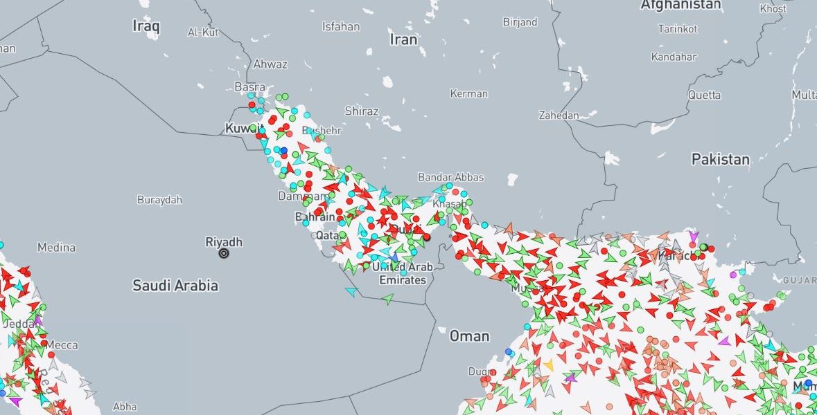 Iran: Navele se retrag din Ormuz. Scumpiri la benzină și motorină în România