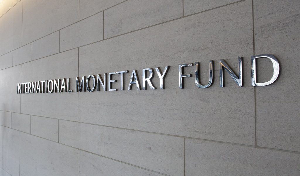 Raport FMI: România, în pragul turbulențelor economice. Bursa, în cădere liberă