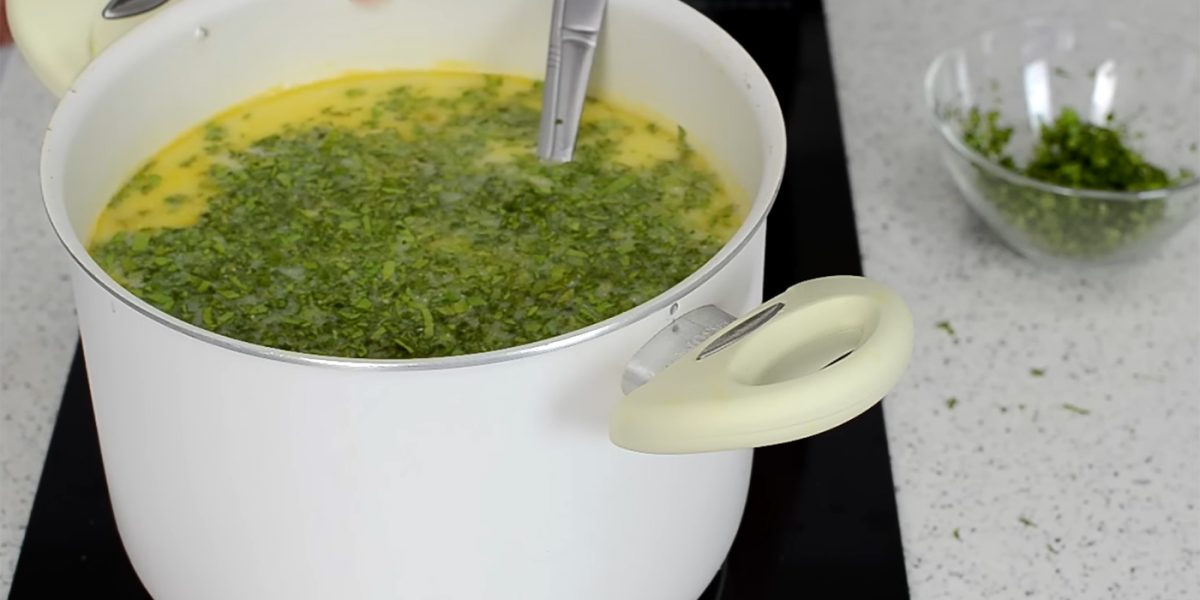 Ce NU trebuie să pui în ciorba de miel: secretul bucătarilor! Arunc-o imediat