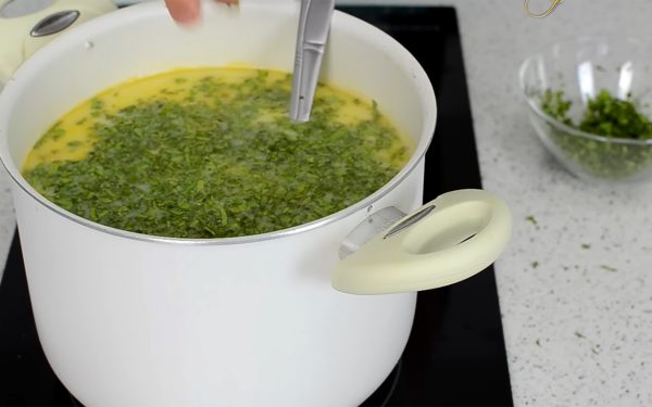 Ce NU trebuie să pui în ciorba de miel: secretul bucătarilor! Arunc-o imediat