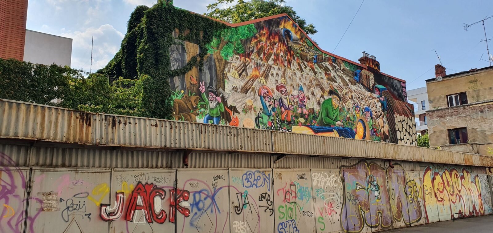 Primăvara aduce schimbări în peisajul cultural al capitalei, dar unele decizii ale administrației actuale eventual pot avea consecințe pe termen lung asupra identității urbane