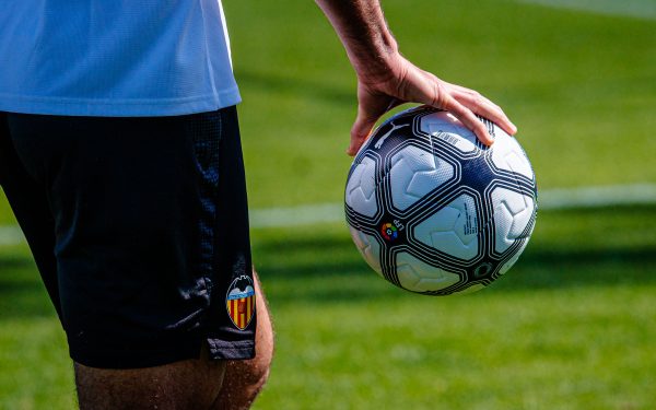 Valencia, debut incendiar cu Elche în „Retro Matchday” din LaLiga