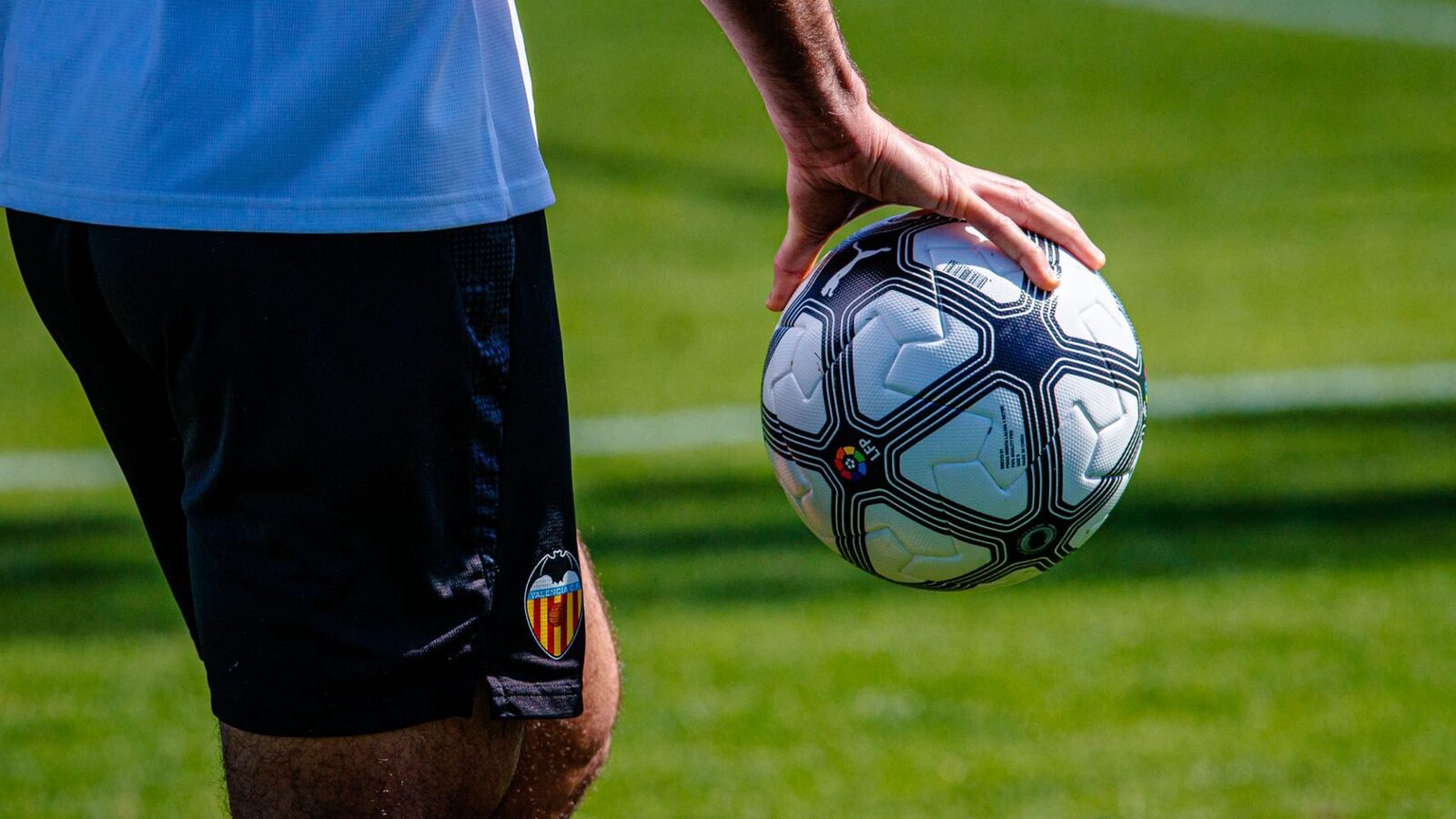 Valencia, debut incendiar cu Elche în „Retro Matchday” din LaLiga