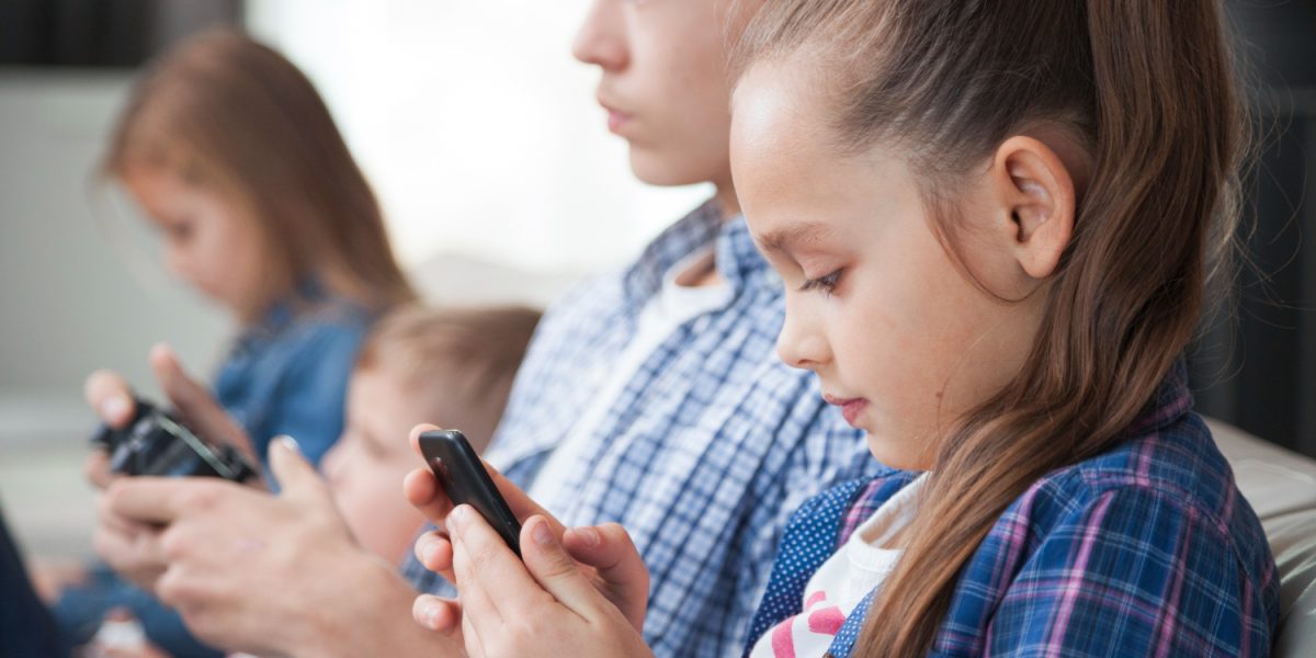Interdicție eșuată: Copiii din AUSTRALIA ignoră restrângerile pe social media