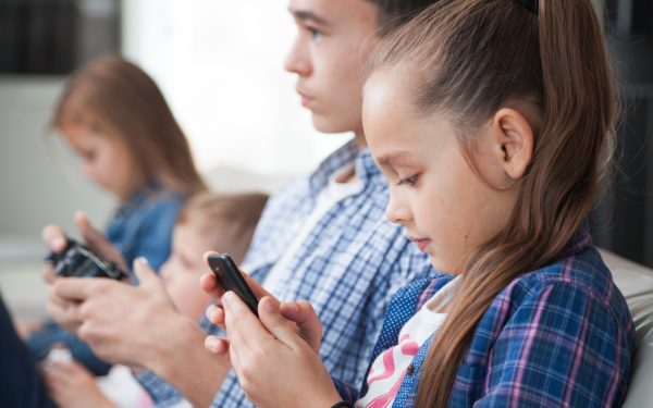Interdicție eșuată: Copiii din AUSTRALIA ignoră restrângerile pe social media