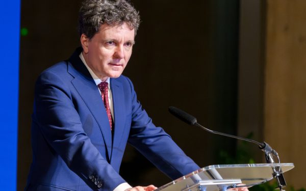 Nicușor Dan: Politicienii, conduși de voturi și ignoranța financiară