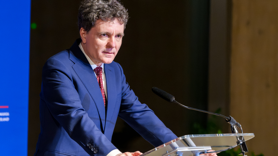 Nicușor Dan: Politicienii, conduși de voturi și ignoranța financiară