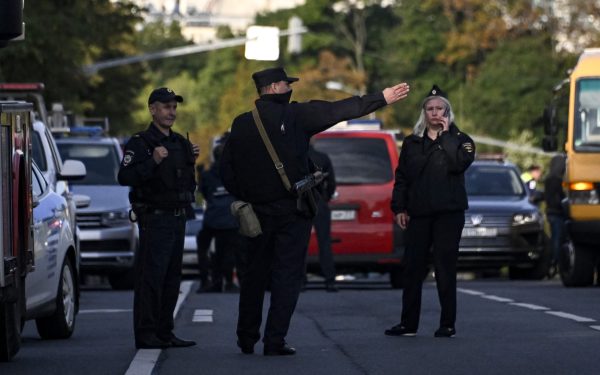 Polițiști suspendați după atacul armat din Kiev: Au fugit și au abandonat o victimă