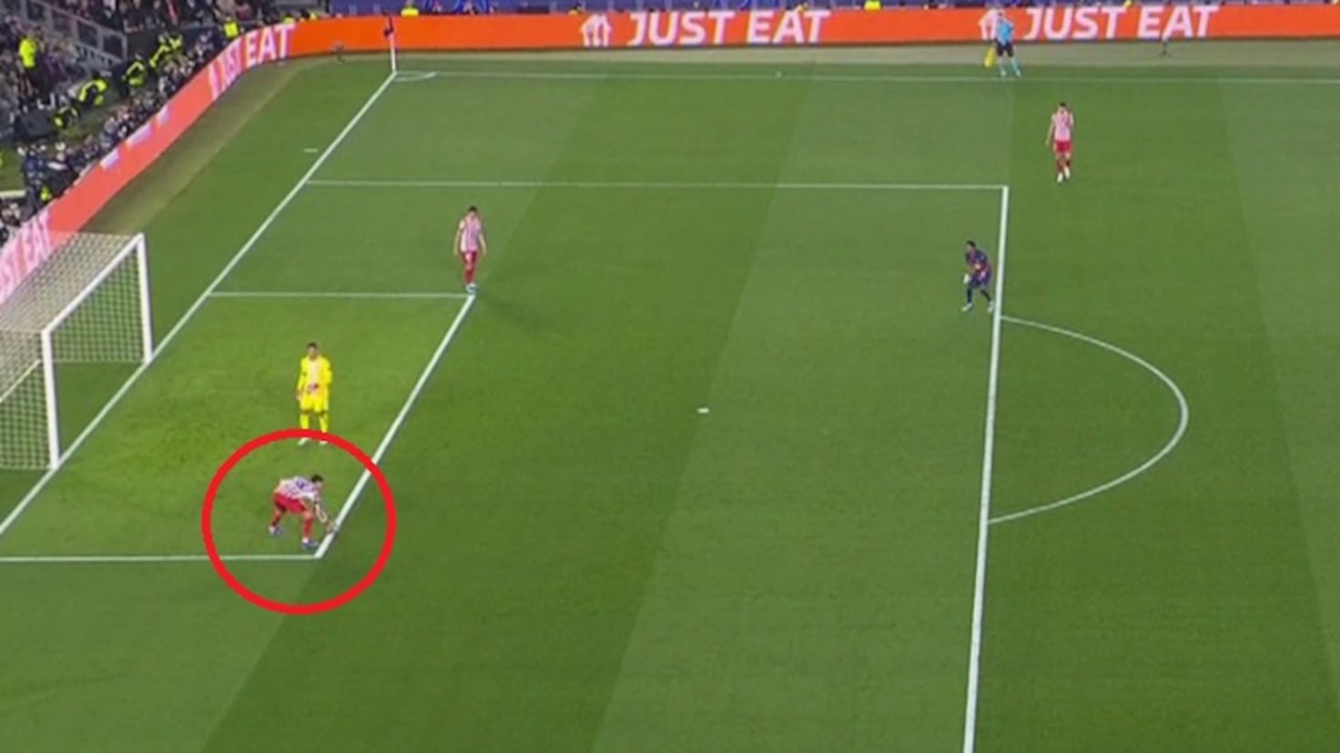 Iturralde González, ex-arbitru și analist sportiv, a analizat fazele controversate din meciul de fotbal dintre FC Barcelona și Atletico Madrid, evidențiind deciziile arbitrale discutabile