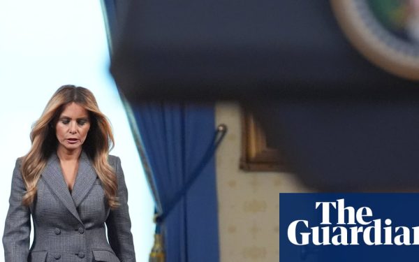 Melania Trump neagă orice relație cu Jeffrey Epstein Fosta Primă Doamnă a Statelor Unite, Melania Trump, a declarat public că „nu a avut niciodată o relație” cu controversatul Jeffrey Epstein și cu complicea acestuia, Ghislaine Maxwell