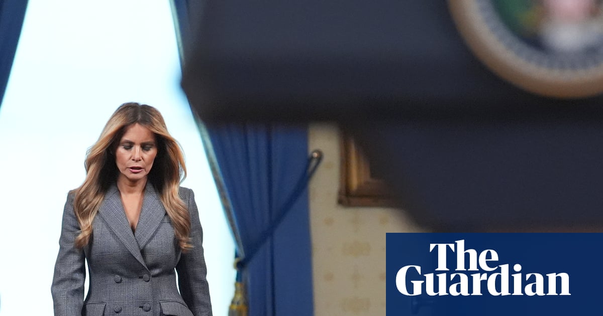 Melania Trump neagă orice relație cu Jeffrey Epstein Fosta Primă Doamnă a Statelor Unite, Melania Trump, a declarat public că „nu a avut niciodată o relație” cu controversatul Jeffrey Epstein și cu complicea acestuia, Ghislaine Maxwell