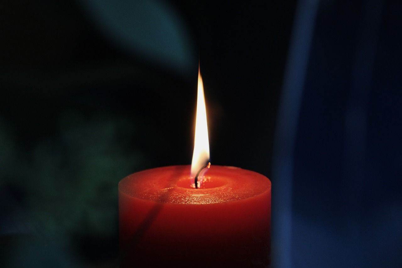 Sfânta Lumină vine de la Ierusalim: Credincioșii așteaptă cu emoție
