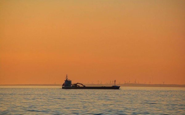 Trump anunță: Record de nave în Strâmtoarea Ormuz – 34 într-o zi