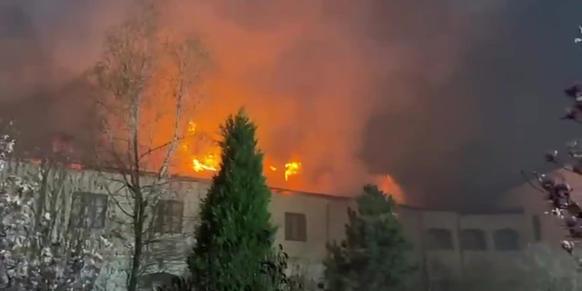 Incendiu major la Mănăstirea Bistrița: chilii în flăcări pe 800 mp