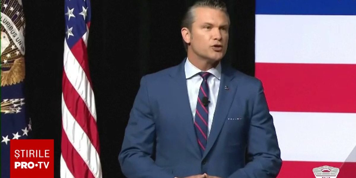 Biblia, invocată la Pentagon: Pete Hegseth acuză presa, Papa Leon reacționează