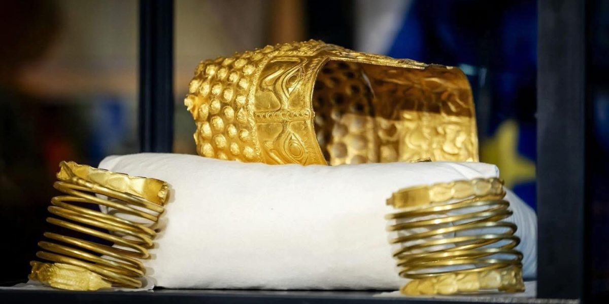 recuperarea brățărilor dacice și a coifului de la Cotofenești – un patrimoniu național în pericol