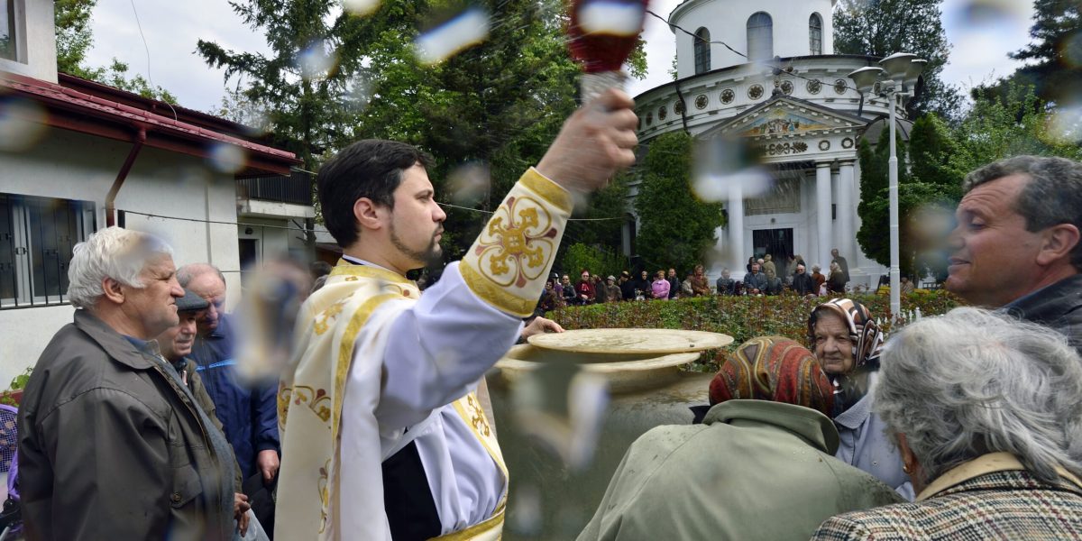 Izvorul Tămăduirii: Semnificație profundă și tradiții la creștini